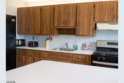 585 Mountainview Dr, North Plainfield, NJ 07063 - Photo 8