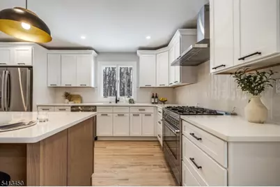 27 Hunterdon Blvd, Berkeley Heights Township, NJ 07974 - Photo 10