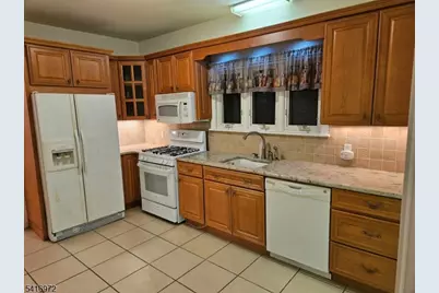 653 New York Ave, Lyndhurst Township, NJ 07071 - Photo 8