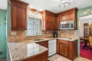 39 Gallinson Dr, Berkeley Heights Township, NJ 07974 - Photo 6