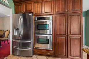 39 Gallinson Dr, Berkeley Heights Township, NJ 07974 - Photo 4