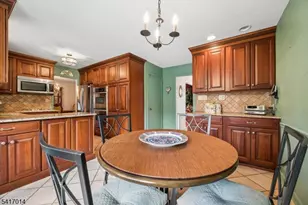 39 Gallinson Dr, Berkeley Heights Township, NJ 07974 - Photo 8