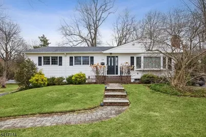 39 Gallinson Dr, Berkeley Heights Township, NJ 07974 - Photo 1