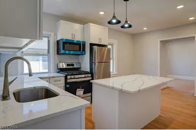 29 Walnut St #2, Summit, NJ 07901 - Photo 2