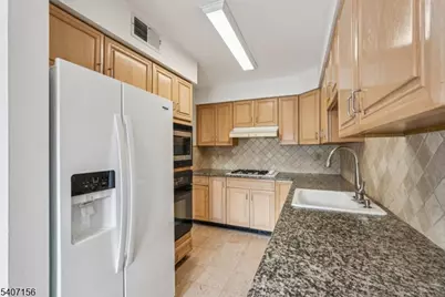 39 Cedarwood Ter, Woodland Park, NJ 07424 - Photo 16