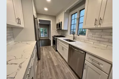 66 Stonegate Dr, Roseland, NJ 07068 - Photo 4