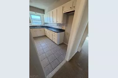 1017 Gifford Ct, Union Township, NJ 07083 - Photo 10