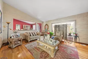 220 Horseshoe Rd, Berkeley Heights Township, NJ 07922 - Photo 12