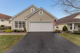 95 Kensington Cir, White Township, NJ 07823 - Photo 2