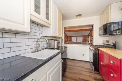 53 Laurel Dr, Wayne, NJ 07470 - Photo 10