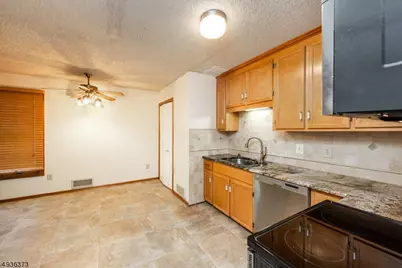 56 Portsmouth Ct, Hamburg, NJ 07419 - Photo 6