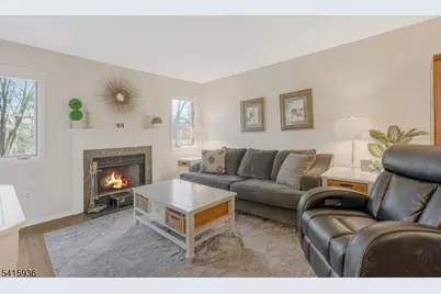 102 Clark Cir, Raritan Township, NJ 08822 - Photo 4