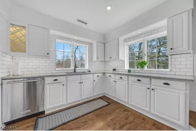 8 Glenwood Rd, Parsippany, NJ 07834 - Photo 16