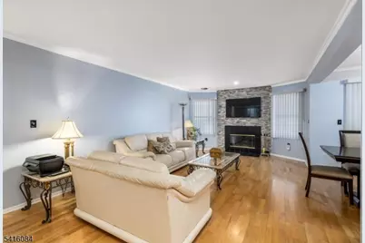 2 Crystal Ln, Paterson, NJ 07501 - Photo 4