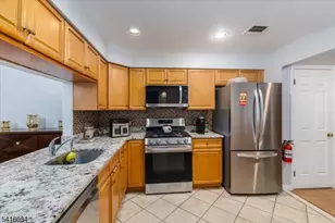 2 Crystal Ln, Paterson, NJ 07501 - Photo 2