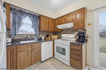 262 Spruce Ct, Raritan Township, NJ 08822 - Photo 14