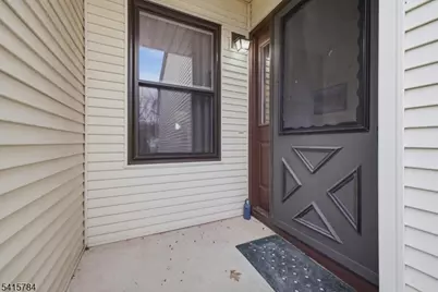 262 Spruce Ct, Raritan Township, NJ 08822 - Photo 4