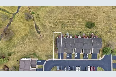 262 Spruce Ct, Raritan Township, NJ 08822 - Photo 2