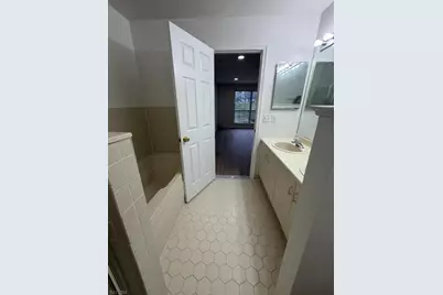 32 Columbus Dr, Franklin Township, NJ 08823 - Photo 16