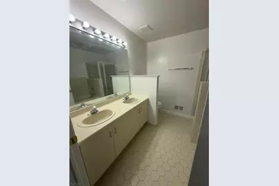 32 Columbus Dr, Franklin Township, NJ 08823 - Photo 18