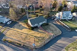 241 Evergreen Ct, Mountainside, NJ 07092 - Photo 26