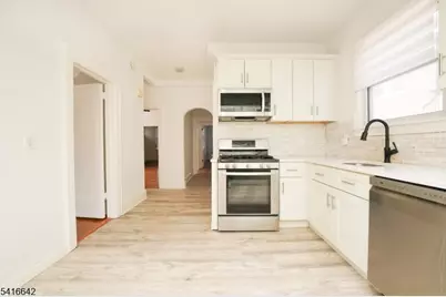 804 Fairview Ln #2, Fort Lee, NJ 07024 - Photo 8