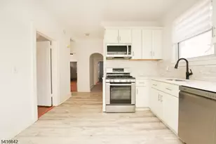 804 Fairview Ln, Fort Lee, NJ 07024 - Photo 8