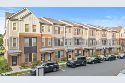 8 Jessica Ln #203, Union Township, NJ 07083 - Photo 2