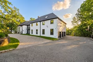 84 Shrewsbury Dr, Livingston, NJ 07039 - Photo 2