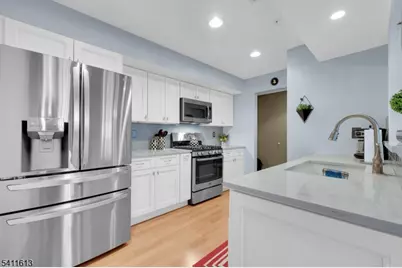 64 Dayton Ct #104, Independence Township, NJ 07840 - Photo 8