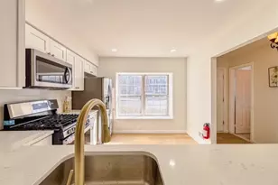 386 Inwood Ct, Franklin Township, NJ 08873 - Photo 10