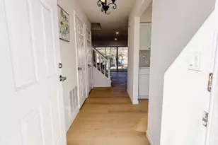 386 Inwood Ct, Franklin Township, NJ 08873 - Photo 4