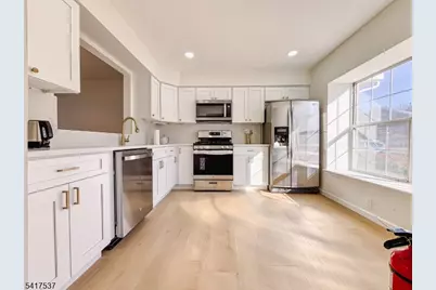 386 Inwood Ct, Franklin Township, NJ 08873 - Photo 2