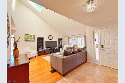 592 Cabot Hill Rd, Bridgewater, NJ 08807 - Photo 4