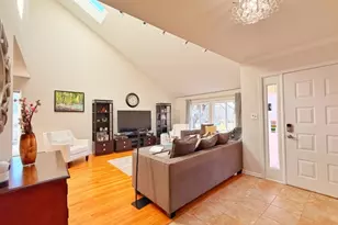 592 Cabot Hill Rd, Bridgewater, NJ 08807 - Photo 4