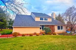 592 Cabot Hill Rd, Bridgewater, NJ 08807 - Photo 2