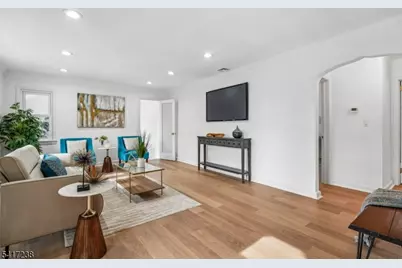 27 Hartshorn Ter, West Orange Township, NJ 07052 - Photo 4