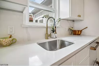 27 Hartshorn Ter, West Orange Township, NJ 07052 - Photo 16