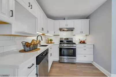 1 Crestwood Ln, Clark Township, NJ 07066 - Photo 12