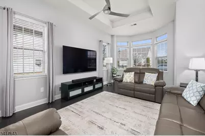 605 Edward St, Lopatcong Township, NJ 08865 - Photo 4