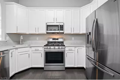 605 Edward St, Lopatcong Township, NJ 08865 - Photo 6