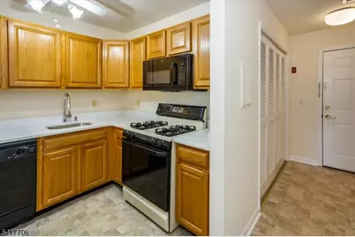 93 Park Edge, Berkeley Heights Township, NJ 07922 - Photo 8