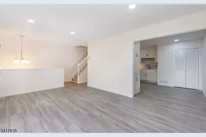 54 Burlington Ct, Hamburg, NJ 07419 - Photo 10