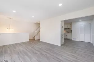 54 Burlington Ct, Hamburg, NJ 07419 - Photo 10