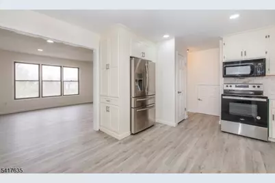 54 Burlington Ct, Hamburg, NJ 07419 - Photo 6