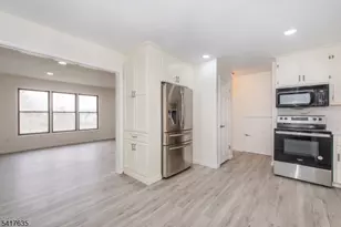 54 Burlington Ct, Hamburg, NJ 07419 - Photo 6