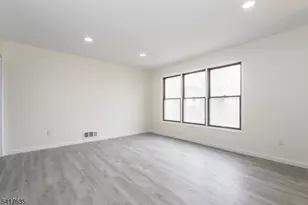 54 Burlington Ct, Hamburg, NJ 07419 - Photo 8