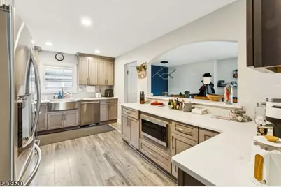 76 Elmwood Ter, Linden, NJ 07036 - Photo 12