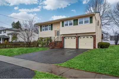 10 Falcon Rd, Mount Olive, NJ 07836 - Photo 2