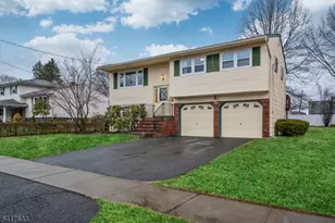 10 Falcon Rd, Mount Olive, NJ 07836 - Photo 2